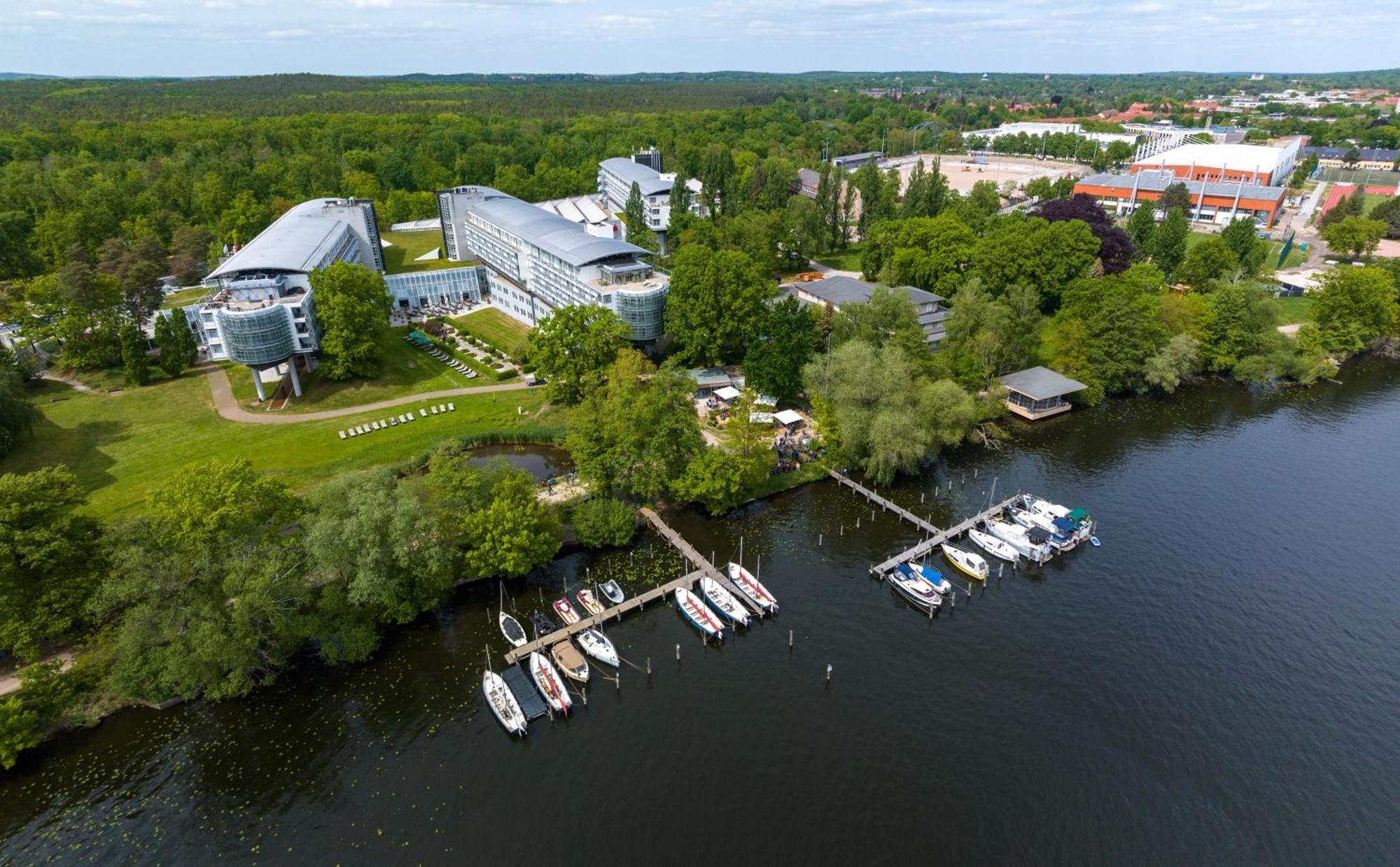 Kongresshotel Potsdam Am Templiner See Exterior foto